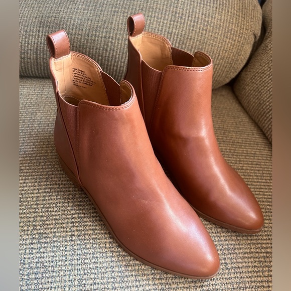 NEW J Crew Brown Chelsea Boots 8.5 - Picture 1 of 6